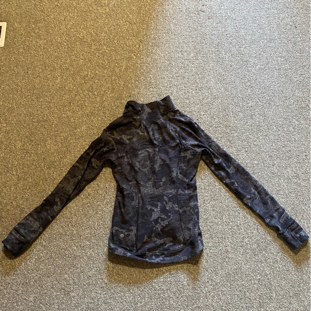 Lululemon Women’s Camo Quarter Zip | Size 6 - Picture 3 of 4